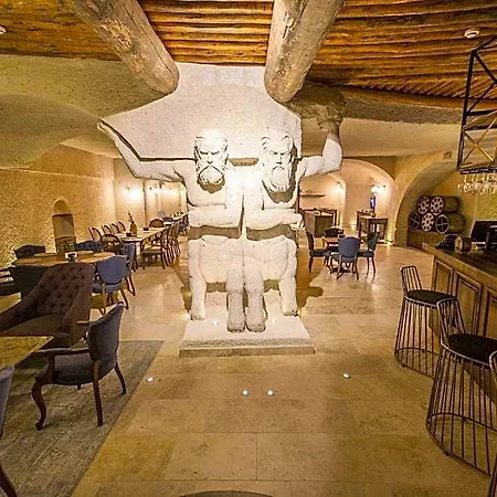 Hotel Nino Cave