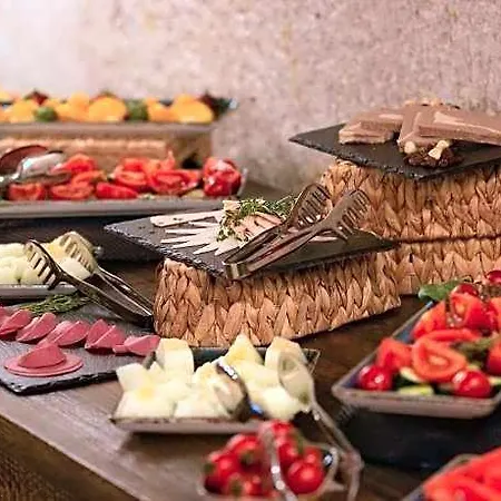 Nino Cave Hotel 4*